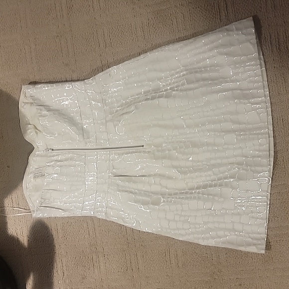 Dress - Picture 3 of 4